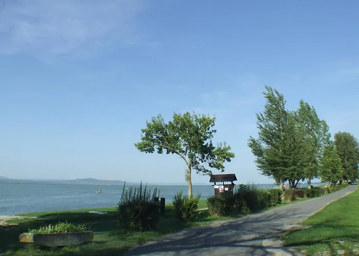 Boby Nyaralo Дом отдыха