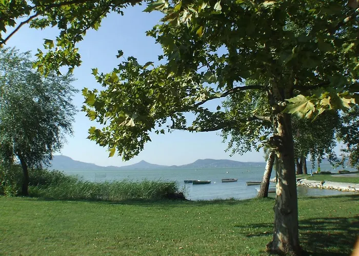 Boby Nyaralo Дом отдыха